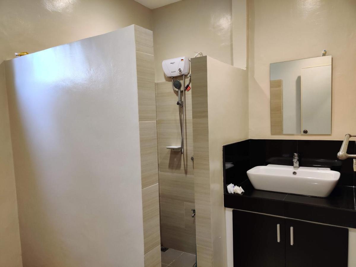 Отель Red Knight Gardens Davao Экстерьер фото