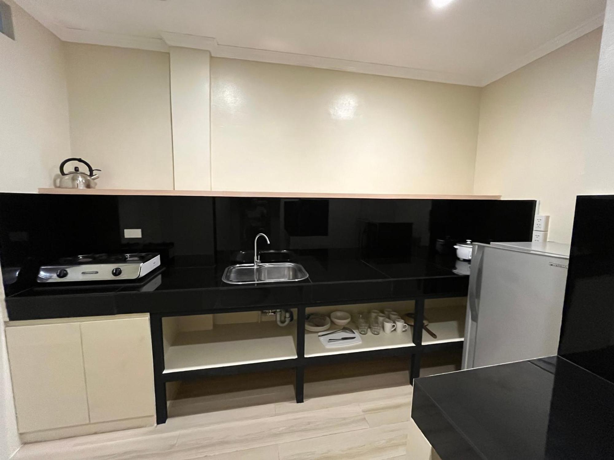 Отель Red Knight Gardens Davao Экстерьер фото