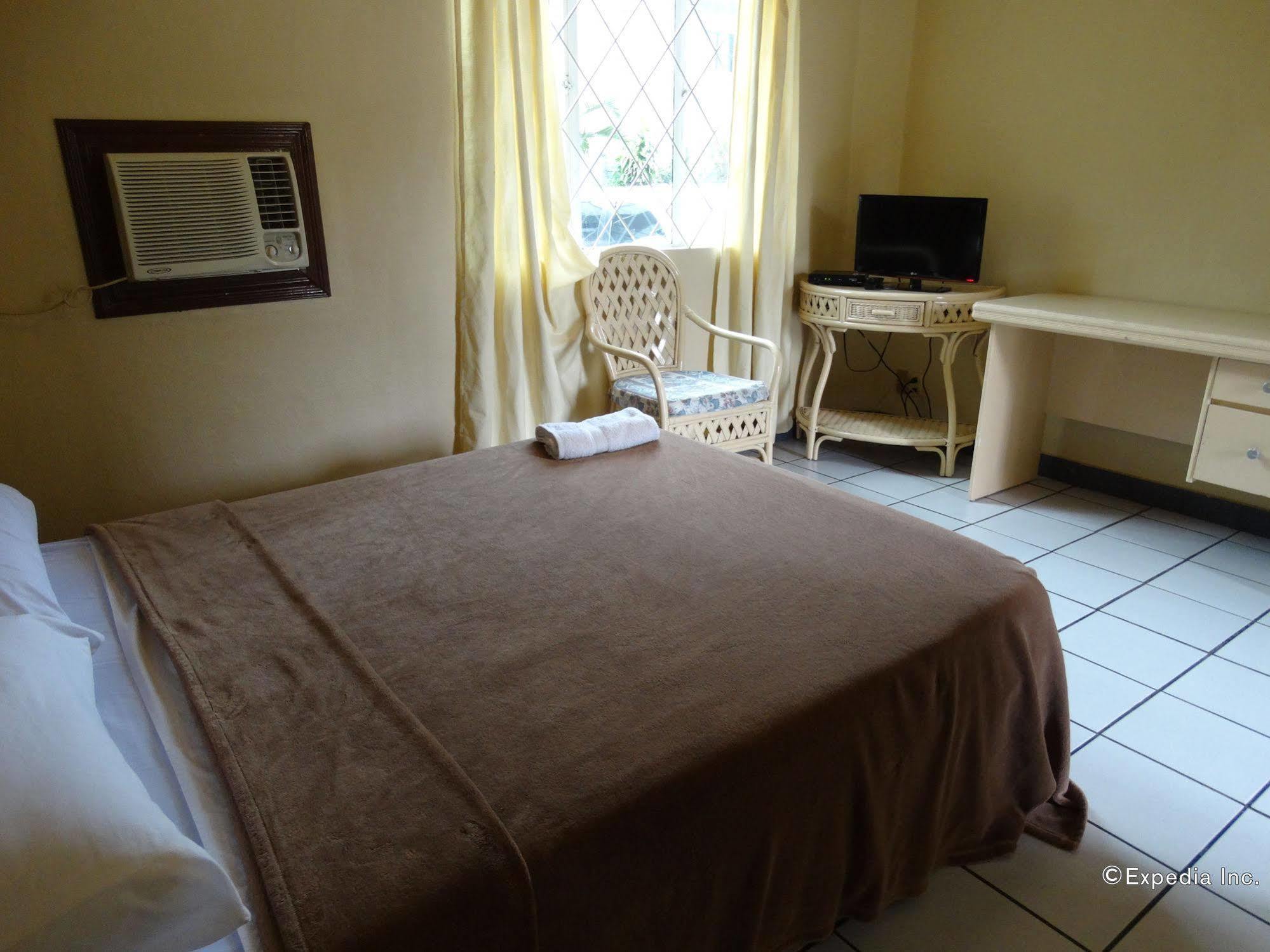Отель Red Knight Gardens Davao Экстерьер фото