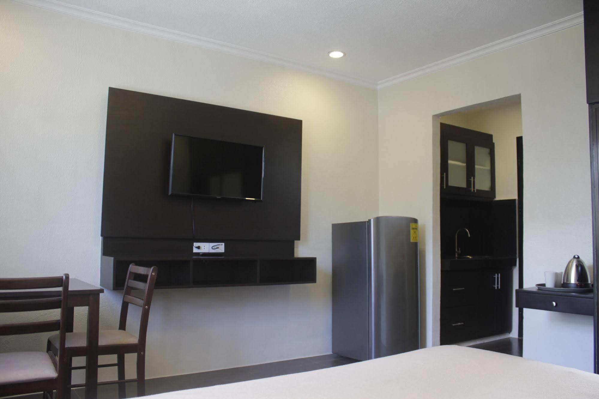 Отель Red Knight Gardens Davao Экстерьер фото